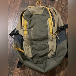 SHIPS TODAY! Great condition used Patagonia laptop backpack (Refugio 28L)